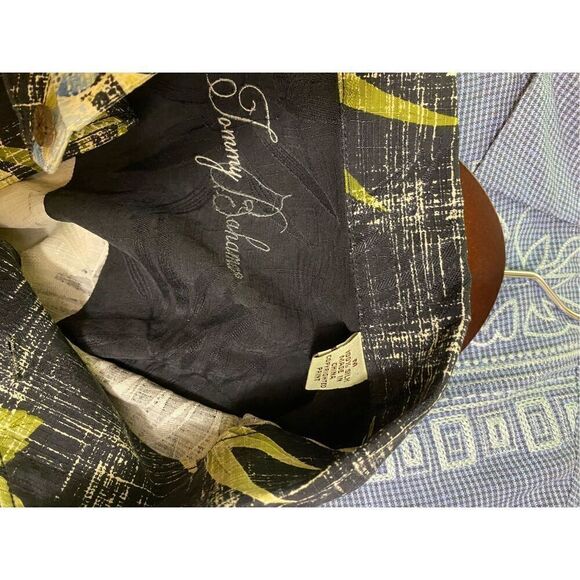Tommy Bahama 100% Silk Short Sleeve Mens Short Size Medium - Picture 5 of 6